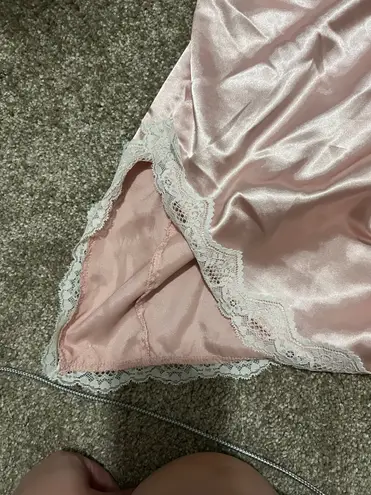 Silky nightgown with a slit Pink Size none