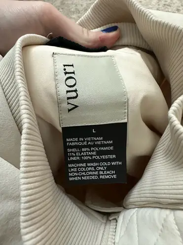 Vuori Sky Puffer Jacket Size Large NWT in Milkweed