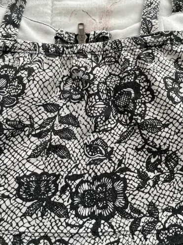 Zenana Outfitters The Arte by Black White Lace Zip Front Bustier Corset Crop Top, size S