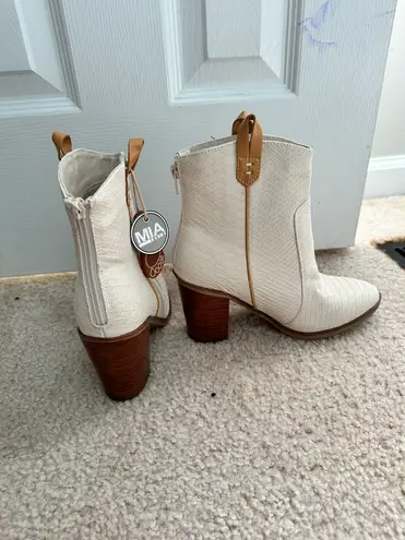 MIA White Zip-Up Booties