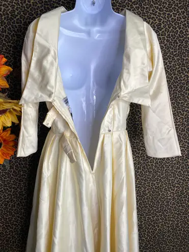 Unique Vintage 1950s Style Cream Satin Sleeved Lana Bridal Dress NWT | SMALL |