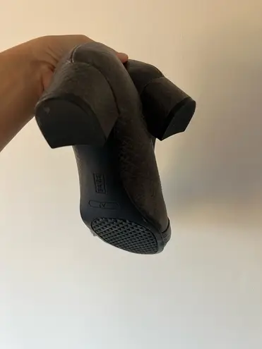 Aerosoles Buckled Snakeskin Pumps / Heels size 8.5