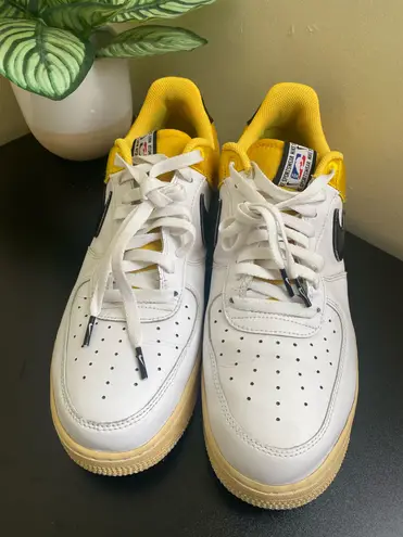 Nike  AIR FORCE 1 ‘07 LV8 NBA SATIN WHITE YELLOW MENS Size 12