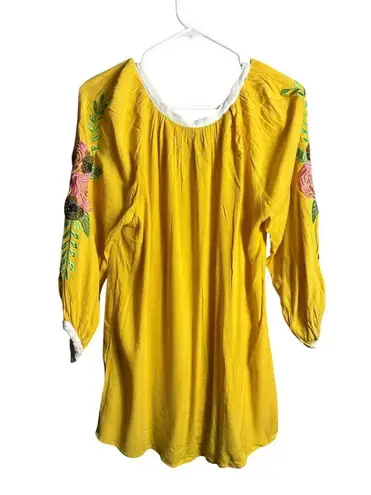 Southern Stitch Women's Yellow Lightweight Top