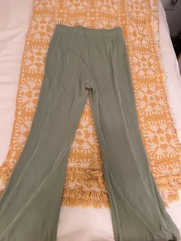 laura's boutique Green Flared Pants