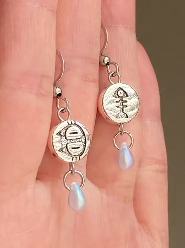 Handmade cat & fish teardrop dangle earrings 🐈🐟