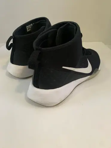 Nike AIR ZOOM STRONG 2 Women's Black/White Trainers 921335 001