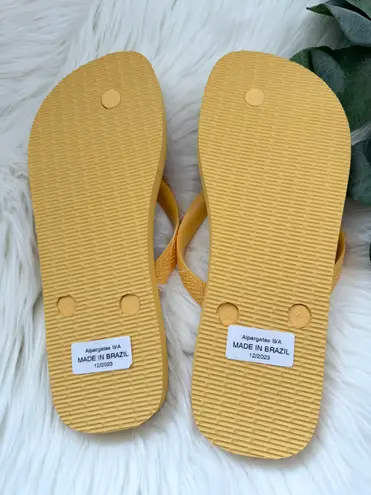 Farm Rio x Havaianas Cheetah Bananas Flip Flops, Size 9-10