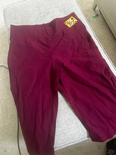 Hybrid & Company Womens Super Stretch Causal Pull On Millennium Twill Bermuda Shorts