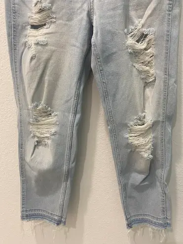 Hollister LOW-RISE RIPPED LIGHT WASH BOYFRIEND JEANS Size 3/26