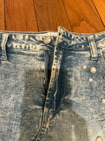 Tinseltown Crossover