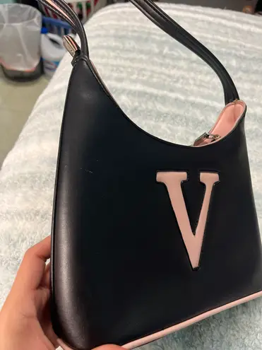 Letter V Fashion Bag Black