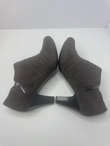 Clarks  Society Gown Pewter Suede Ankle Booties Size 8M thumbnail 6