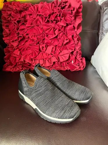 Life Stride women’s Hailey slip on sneaker size 6 brand new