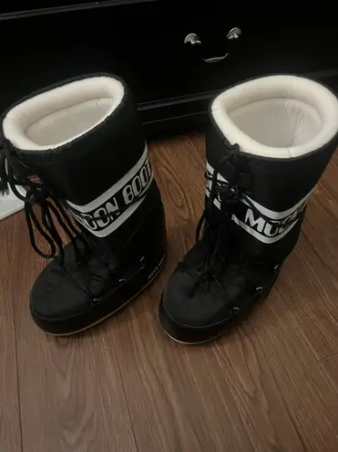 The Moon  Boots