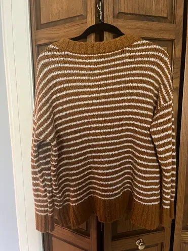 American Eagle Outfitters Sweater