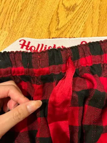 Hollister black and red plaid pants