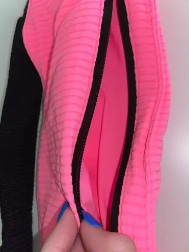 Triangl pipa fanny pack - Image 3