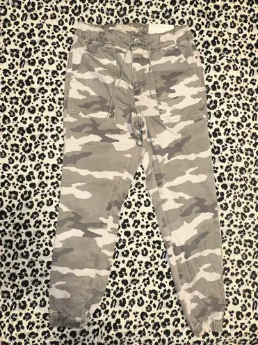 American Eagle Camo Cargo Pants