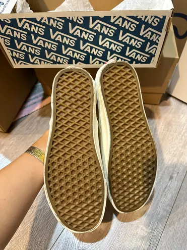 Vans NWT  Slip On