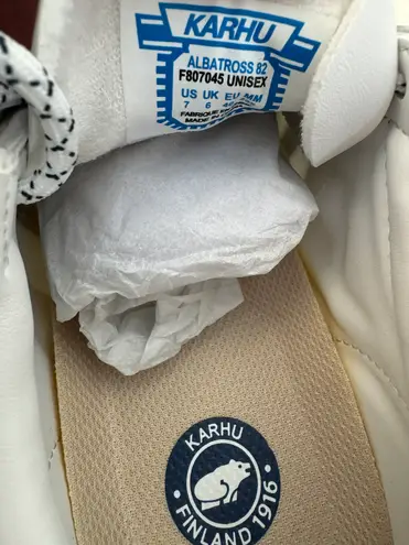 Karhu Unisex Albatross 82 Sneakers, Size 8.5 Women’s/ Size 7 Men’s /EU 40