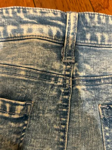 Tinseltown Crossover