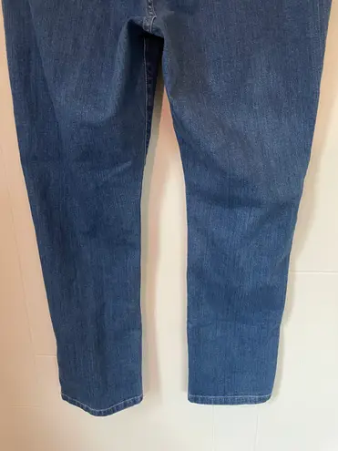 L.L.Bean  Classic Fit jeans medium wash denim Straight Leg women’s size 18 REG