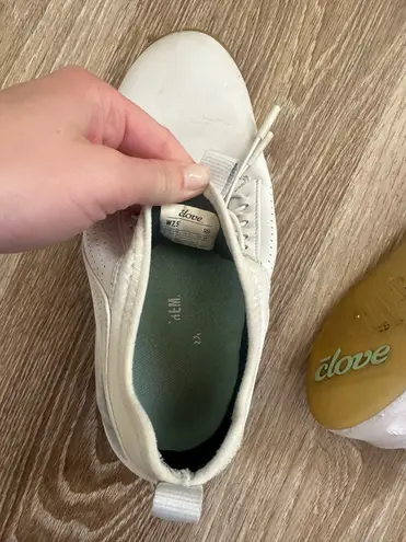 White cloves Size 7.5 - Image 4