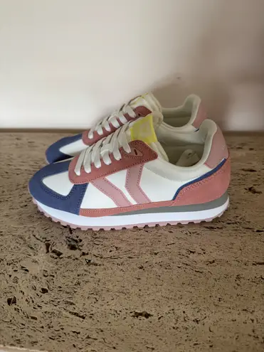 COB by Culture of Brave Joy Womens Sneaker. Size EU37/US6