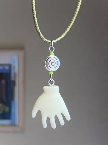 Handmade hand swirl unique funky cute necklace🌀✋💚