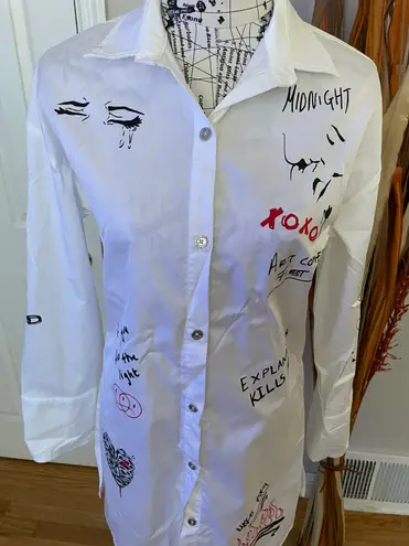 Maniere De Voir NWOT GRAFFITI SHIRT DRESS mini Oversized Blouse Button Down