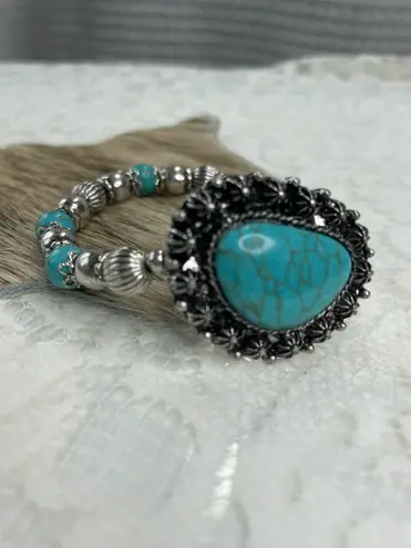 Western women’s faux turquoise and silver stretch bracelets. Blue