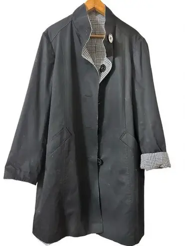 Anne Klein  black reversible coat size XLarge.