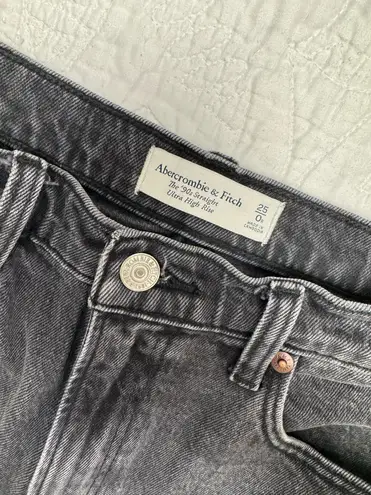 Abercrombie & Fitch Abercrombie Ultra High-Rise 90s Straight Jeans - Image 3