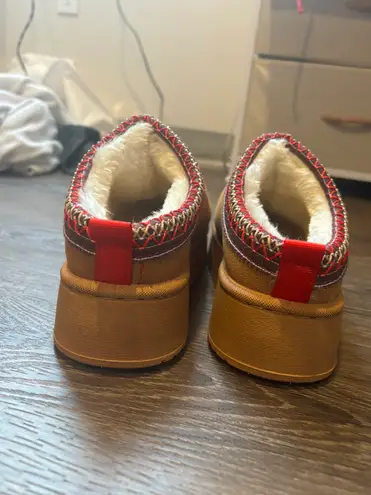 Tan Platform Slippers Size 8 - Image 4