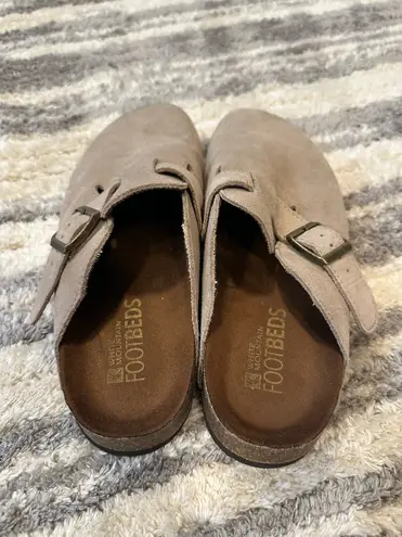 White Mountain Clogs