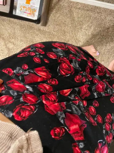 White House | Black Market Red Rose Floral Pleated Pencil Skirt