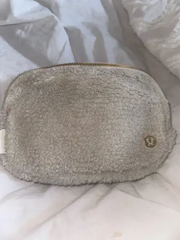 Lululemon Everywhere Fleece Belt Bag - Image 3