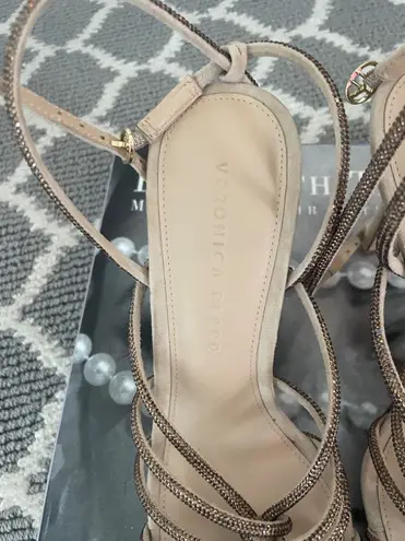 Veronica Beard ANEESHA TOPAZ STRAPPY SANDALS SIZE 8!