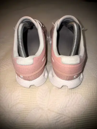 on cloud 5 Women’s Pink Sneakers Sz 8