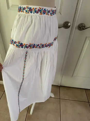 NWOT Banjanan Antonia Skirt Srinagar Embroidered White. MSRP $345. Size L White Size L