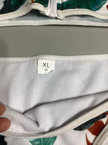 NWOT Front Zip Cropped Leaf And Flowers Tankini And Bottoms Size XL White