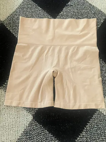 H&M Besiege Shapewear Shorts