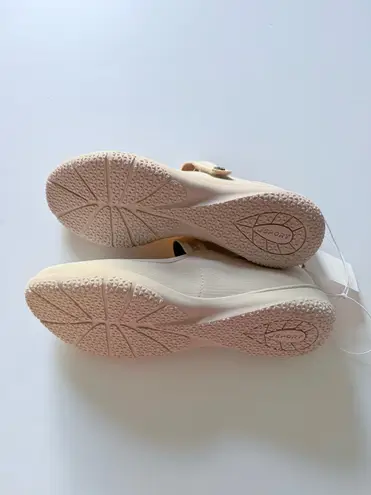 JSPORT Women’s Mary Jane Shoes Cream Beige Casual Flats Arch Support Sz 10 New Tan