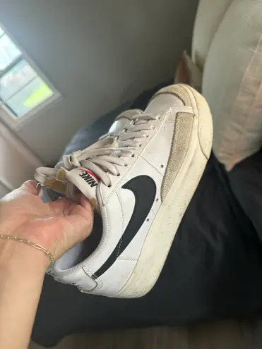 Nike Women’s  low Top blazers