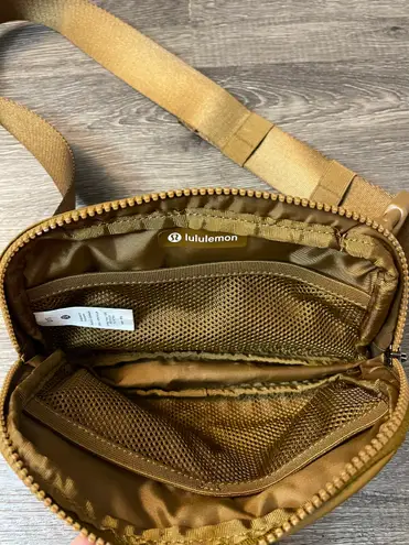 Lululemon Everywhere Belt Bag