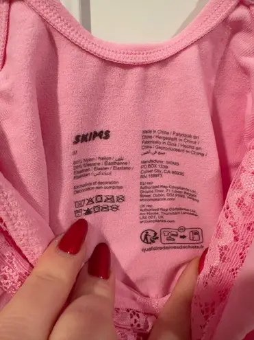 SKIMS BNWOT Seamless Sculpt Lace Thong Bodysuit Bubblegum M