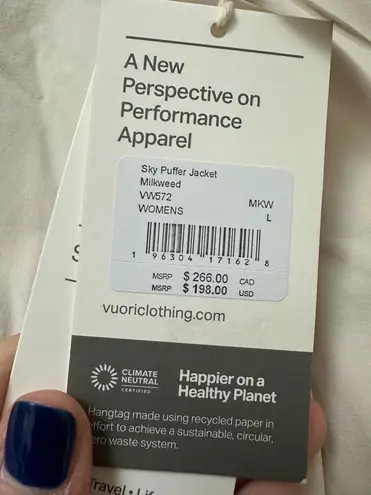 Vuori Sky Puffer Jacket Size Large NWT in Milkweed