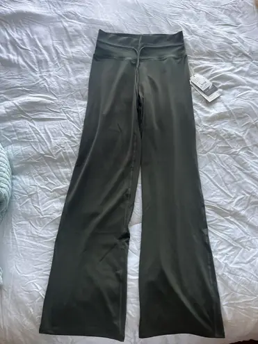 Vuori NWT  Wide Leg Yoga Pants