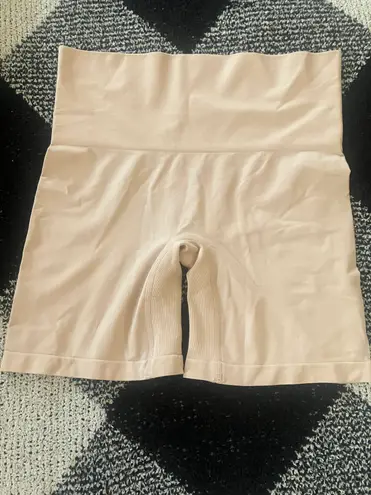 H&M Besiege Shapewear Shorts